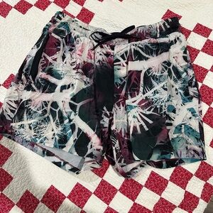 Lululemon Athletica Men's Swim trunks Tropical pattern size XL